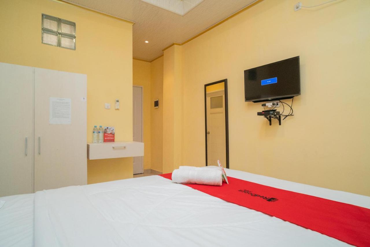 Reddoorz Plus Syariah Near Pasar Turi スラバヤ エクステリア 写真