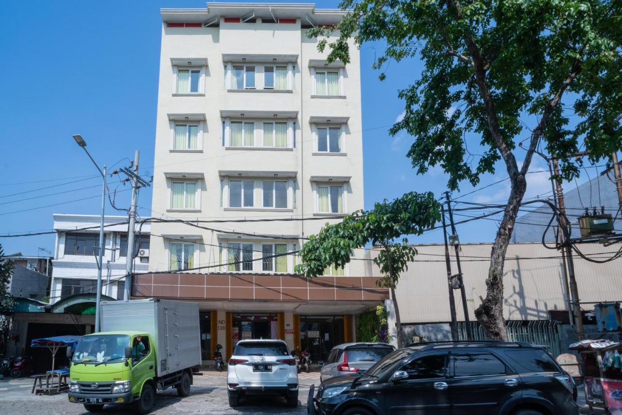 Reddoorz Plus Syariah Near Pasar Turi スラバヤ エクステリア 写真