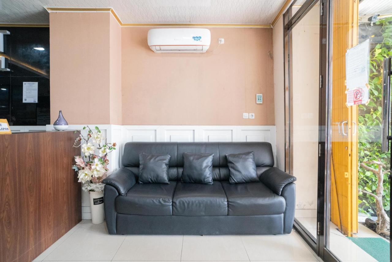 Reddoorz Plus Syariah Near Pasar Turi スラバヤ エクステリア 写真