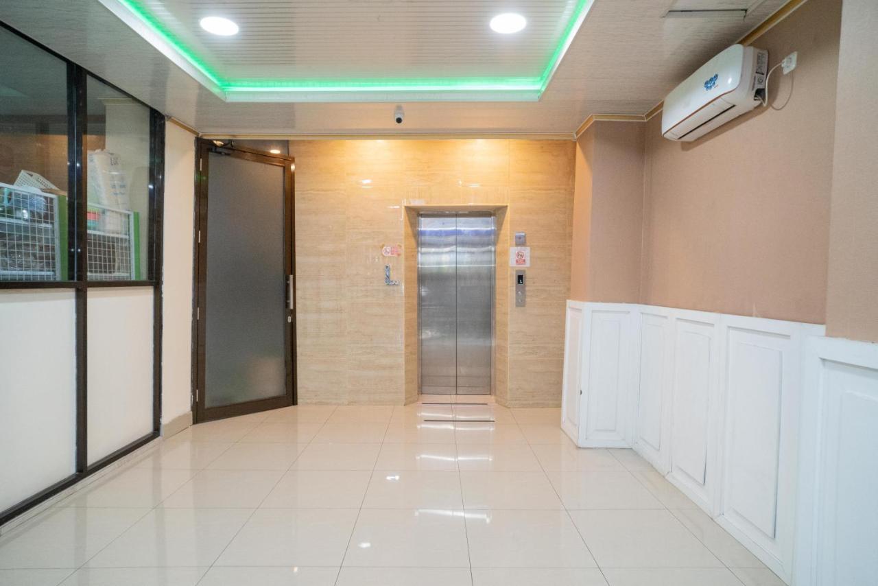 Reddoorz Plus Syariah Near Pasar Turi スラバヤ エクステリア 写真