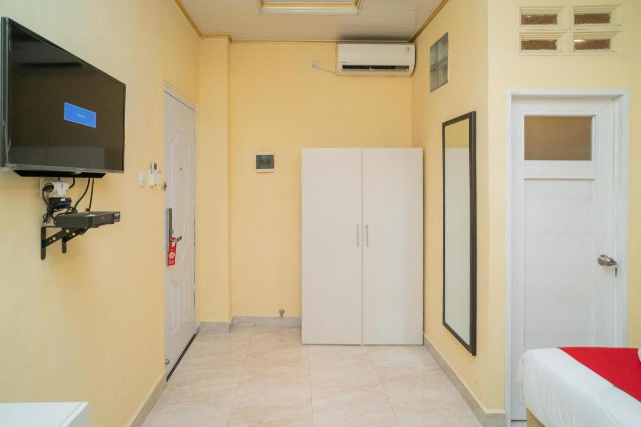 Reddoorz Plus Syariah Near Pasar Turi スラバヤ エクステリア 写真