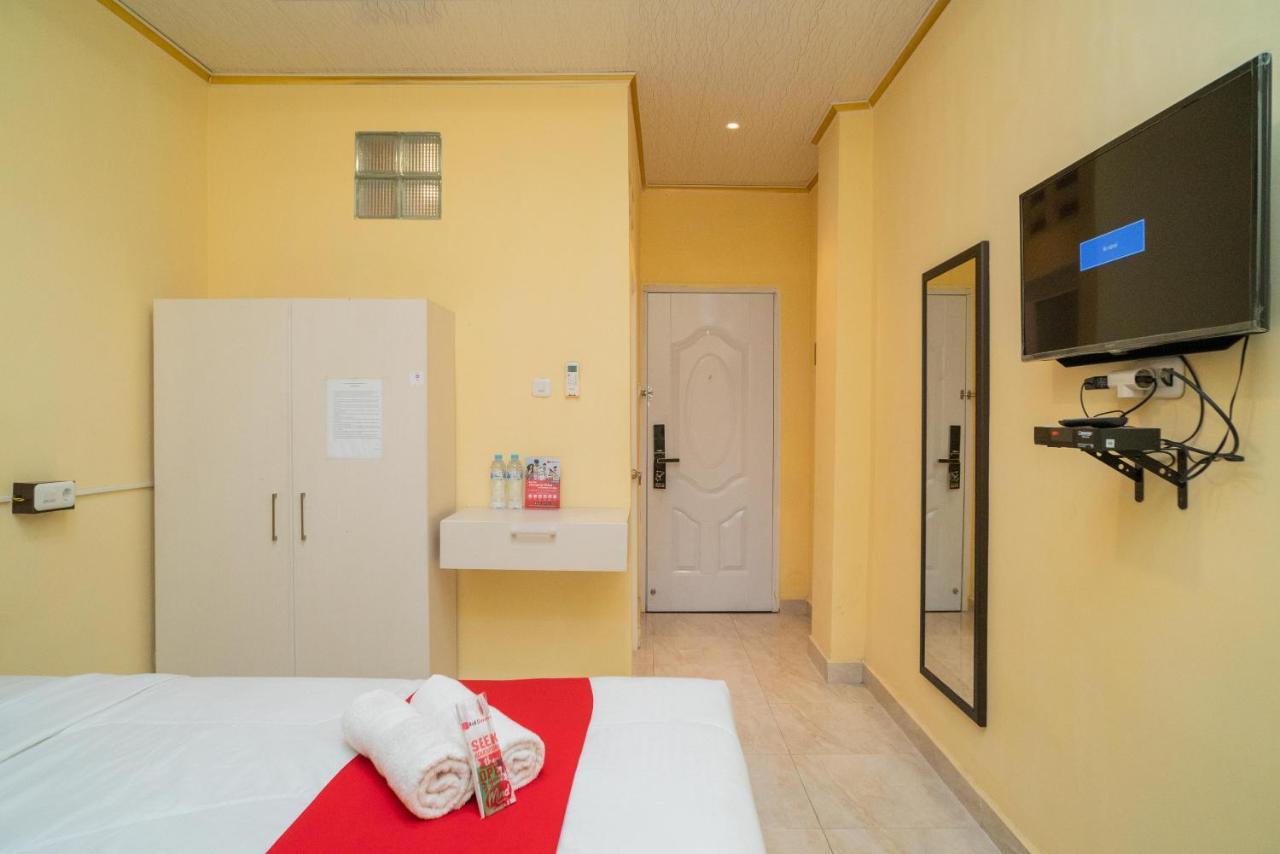 Reddoorz Plus Syariah Near Pasar Turi スラバヤ エクステリア 写真