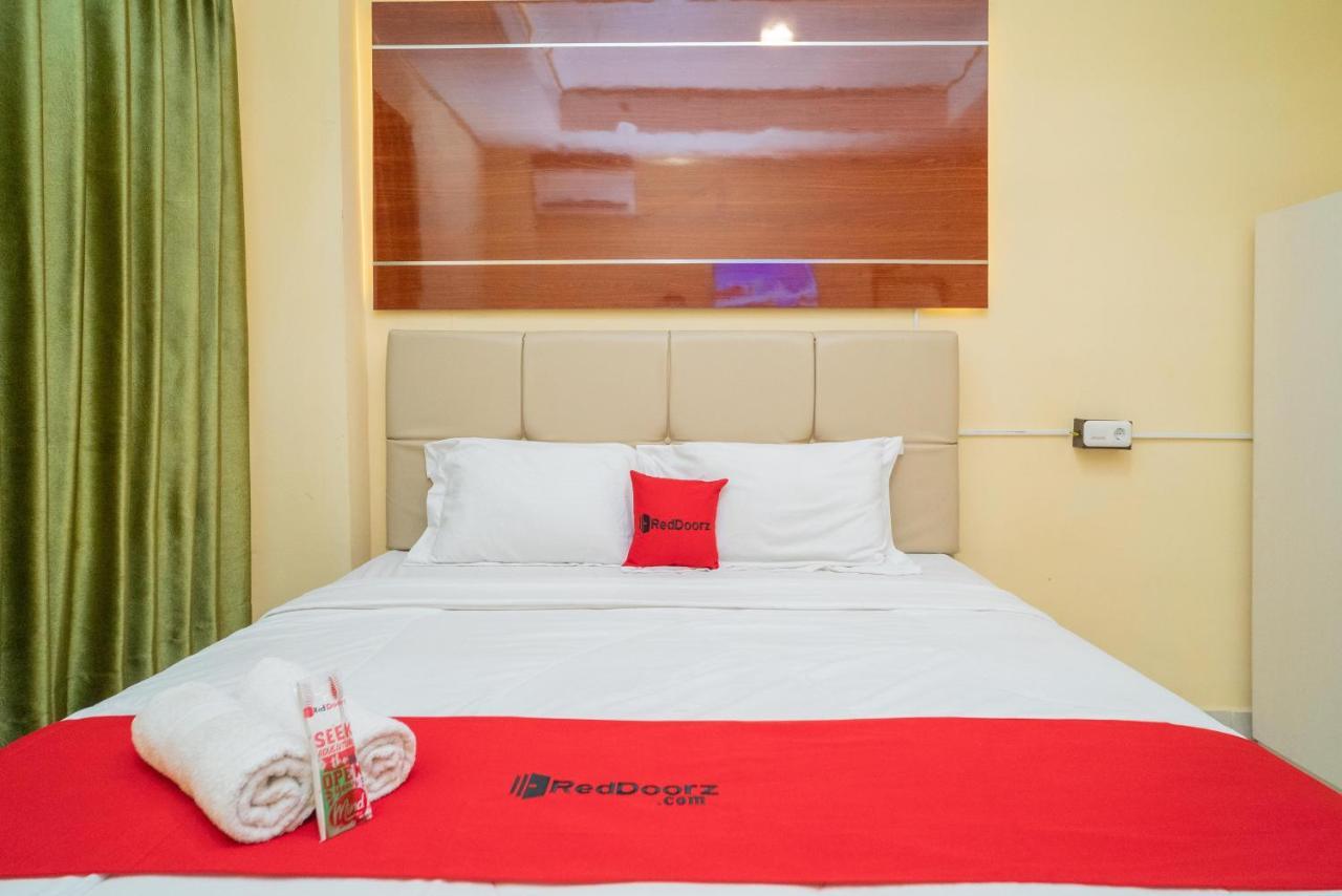 Reddoorz Plus Syariah Near Pasar Turi スラバヤ エクステリア 写真